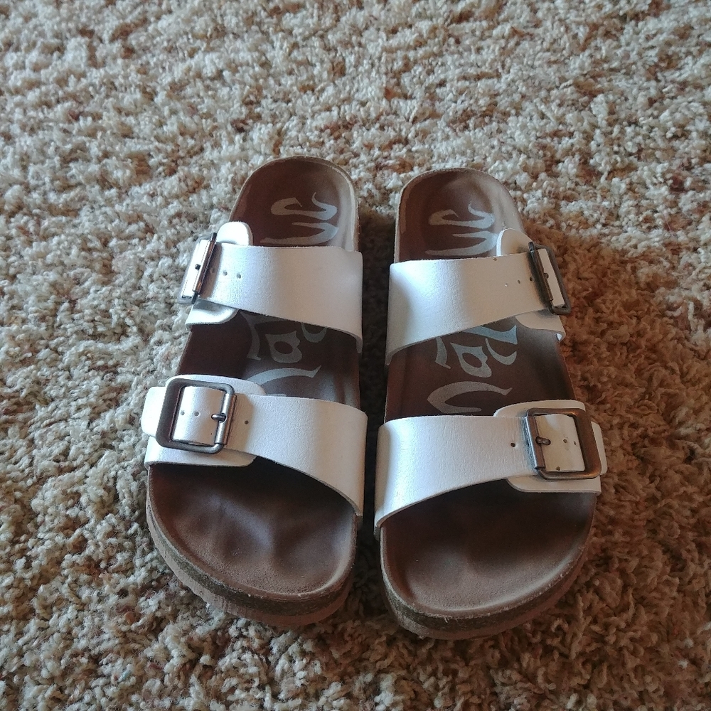 CLEARENCE White Birkenstocks